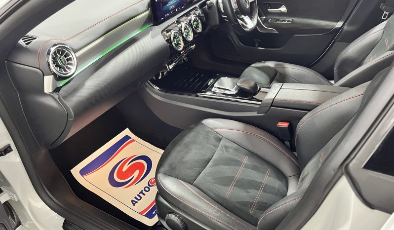 
								2023 Mercedes CLA 250e AMG Line Premium 8G full									