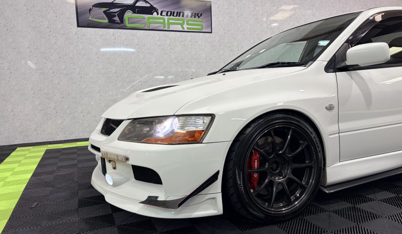 
								2005 Mitsubishi Lancer Evolution IX full									